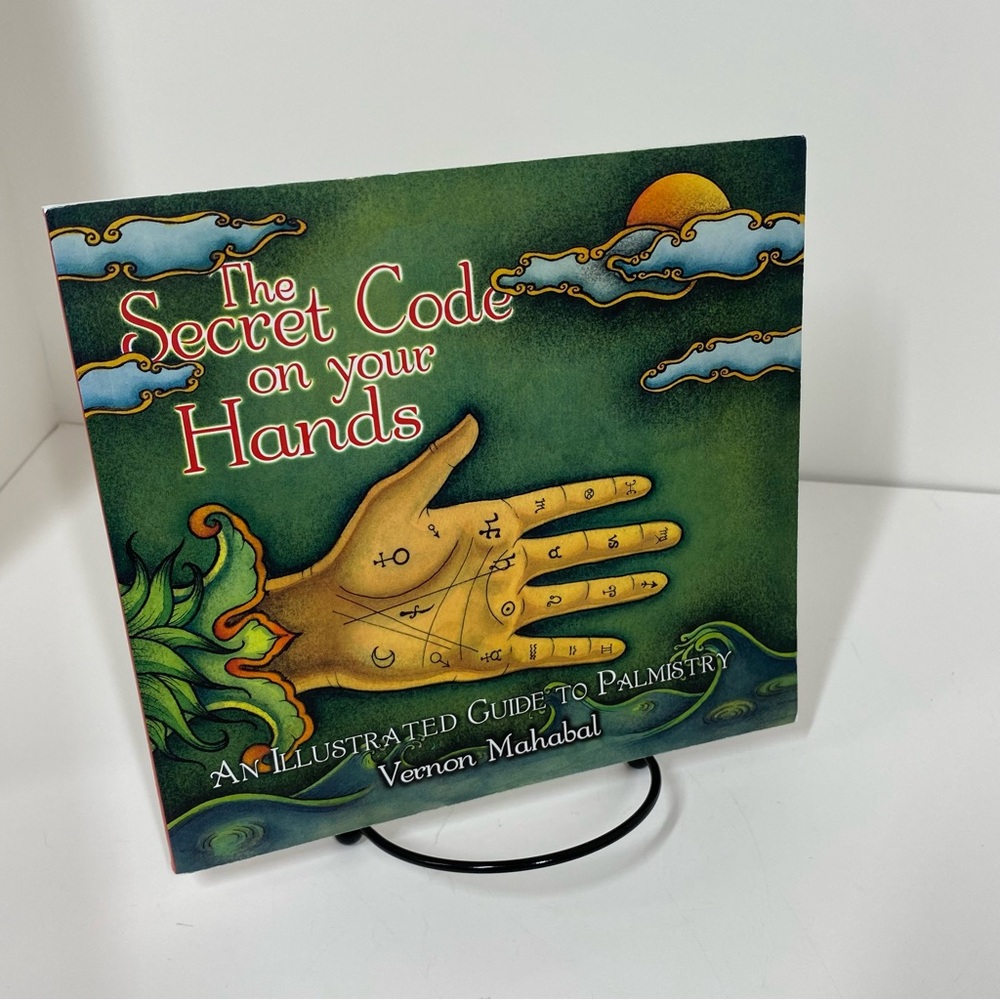 Secret Code on Your Hands: An Illustrated Guide to Palmistry Vernon Mahabal (PB)